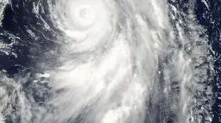 Guchol nad Japonią (MODIS/NASA)