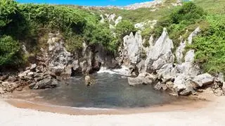 Gulpiyuri Beach, Hiszpania