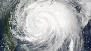 Irene zbliżająca się do USA - Satelita Aqua/NASA