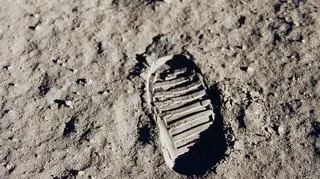 Jeden z pierwszych kroków na Księżycu (NASA)
