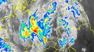 Kłębowisko chmur nad południowo-zachodnią Polską