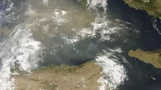 Kłęby kurzu nad Śródziemnym (MODIS/NASA)