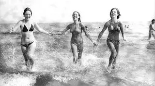 Kobiety pokochały bikini (Bundesarchiv/Bartocha/Benno)