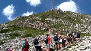 Kolejka na Giewont - sierpień 2017 roku (fot. TVN24)