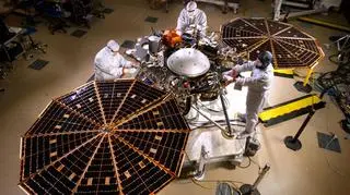 Konstruowanie sondy InSight (NASA)