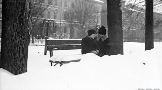 Krakowskie Planty, 1937. 
http://www.audiovis.nac.gov.pl/obraz/92430/0a9f8beed7a6f8357dcd417c891ed74c/