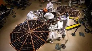 Lądownik InSight podczas testów (	NASA/JPL-Caltech/Lockheed Martin)