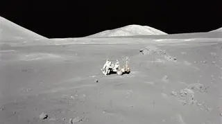 Łazik na powierzchni Księżyca (NASA)