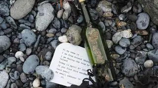 List, który znajdował się w butelce nie był w całości do odczytania