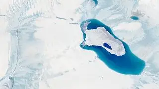 Lód topnieje na Grenlandii (PAP/EPA/NASA EARTH OBSERVATORY HANDOUT)
