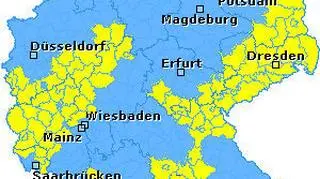 Lokalnie, w nadmorskich terenach Niemiec, obowiązuje nawet czerwone ostrzeżenie przed silnym wiatrem (www.dwd.de)