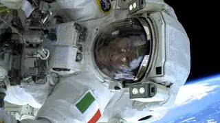 "Luca Skywalker" - astronauta Luca Parmitano podczas kosmicznego spaceru (ESA/NASA)