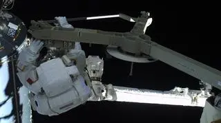 "Luca Skywalker" - astronauta Luka Parmitano podczas kosmicznego spaceru (ESA/NASA)
