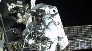 "Luca Skywalker" - astronauta Luca Parmitano podczas kosmicznego spaceru (ESA/NASA)