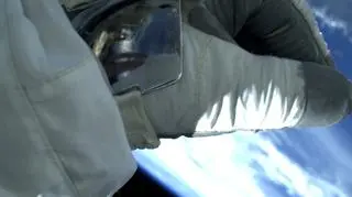 "Luca Skywalker" - astronauta Luca Parmitano podczas kosmicznego spaceru (ESA/NASA)