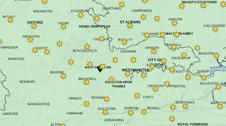 Mapa pogody dla okolic Windsoru na sobotę godz. 13 lokalnego czasu. Wtedy ma się rozpocząć uroczystość ślubna (Met Office)