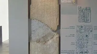 Monument 6 - tu zapisane są wzmianki o 2012 roku (Wikipedia/CC-BY-SA/Enigmamexicano)