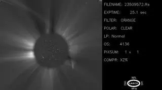 "Może to kawałek ISON". Na prawo od Słońca (NASA)