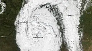 Nad Ukrainą zagościł front okluzji, 18 października 2012 (NASA)