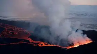 Naukowcy badają wnętrze krateru Baugur, wulkanu  Barbarbunga