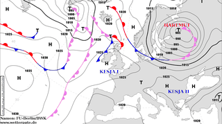 Niż Hartmut ulokowany jest nad północno-zachodnią Rosją (Deutscher Wetterdienst)