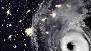 Nocne zdjęcie satelitarne huraganu Dorian z 5 września (NASA)