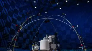 Nowa toaleta kosmiczna w trakcie testów w Centrum Lotów Kosmicznych imienia Lyndona B. Johnsona (NASA)