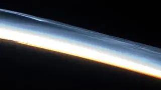 Obłoki srebrzyste sfotografowane ze statku kosmicznego ISS