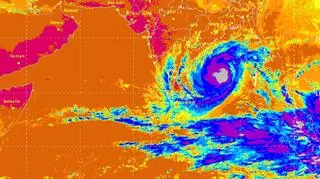 Obraz satelitarny cyklonu Vardah