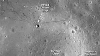 Ocean Burz i widoczne na nim m.in ślady flagi (NASA)