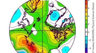 Odchylenie od średniej temperatury powietrza arktycznego; dane od 1 do 28 czerwca 2020 (nsidc.org)
