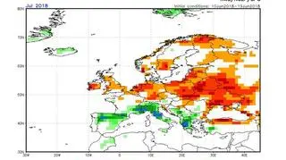 Odchylenie opadów od średniej dla lipca (NOAA)