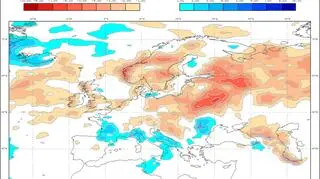 Odchylenie średniej temperatury w sierpniu od normy (ECMWF)