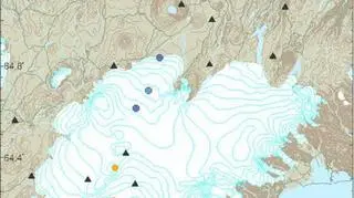 Öræfajökull. Miejsce wstrząsu wskazuje zielona strzałka