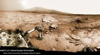 Panorama 2:  wzgórze Mt. Sharp w tle