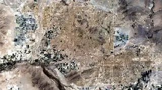 Phoenix w ciągu dnia (Earth Observatory)