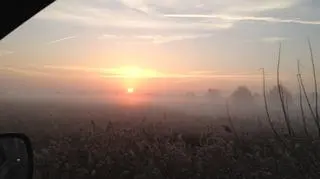 Pierwszy listopadowy wschód słońca w obiektywie Tomasza Zubilewicza
