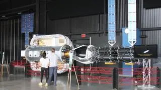 Pomniejszony model modułu B330 w przekroju (Wikipedia/James E