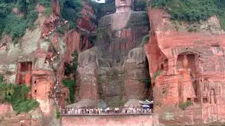 Posąg Wielkiego Buddy z Leshan w normalnej sytuacji (Wikimedia CC BY-SA 2.5)