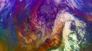 Potężna struktura chmur nad Europą o godz. 13 w czwartek (EUMETSAT)