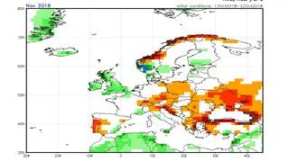 Prognoza odchylenia sumy opadów w listopadzie od normy (NOAA)