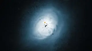 Protoplaneta (oznaczona na pomarańczowo) na tła światła emitowanego przez gwiazdę HD100546 (ESO/NASA/ESA/Ardila et al.)