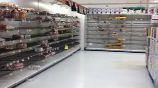 Puste pułki w sklepach