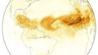 Pył saharyjski na modelu GEOS-5 (Joshua Stevens, Lauren Dauphin/NASA)