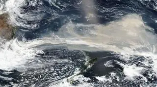 Pył z Australii niesie się w kierunku Ameryki Południowej (NASA Worldview)