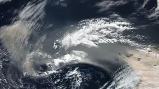 Pył znad Sahary w dniu 23 lutego (NASA Worldview/MODIS)