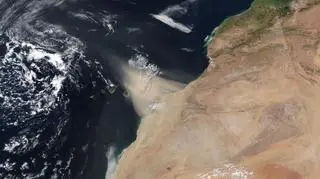 Pył znad Sahary - zdjęcie wykonane 22 lutego przed godziną 22 (NASA Worldview/MODIS)