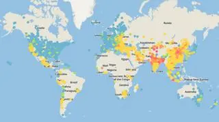 Roczne średnie wartości stężenia PM2,5 dla pięciu tysięcy miast na świecie (niebieski - najlepsza jakość powietrza, czerwony - najgorsza) (źródło: IQAir)