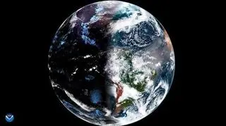Równonoc widziana z kosmosu (NOAA National Environmental Satellite, Data and Information Service (NESDIS))