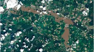 Rozlana Łaba u stóp Wittenbergi, 7 czerwca (NASA)